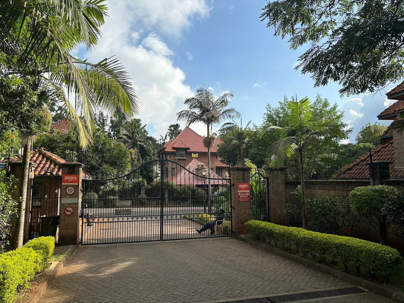 Retreat Villas - TOWNHOUSE in Kilimani photo
