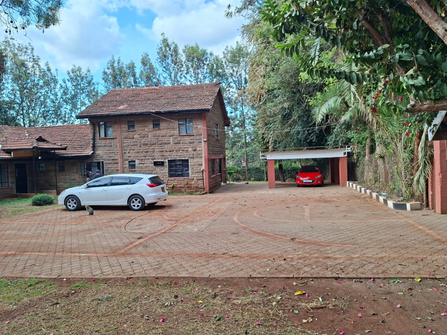 Langata Road — 5-Bedroom House to Rent with Guest House - House in Karen photo