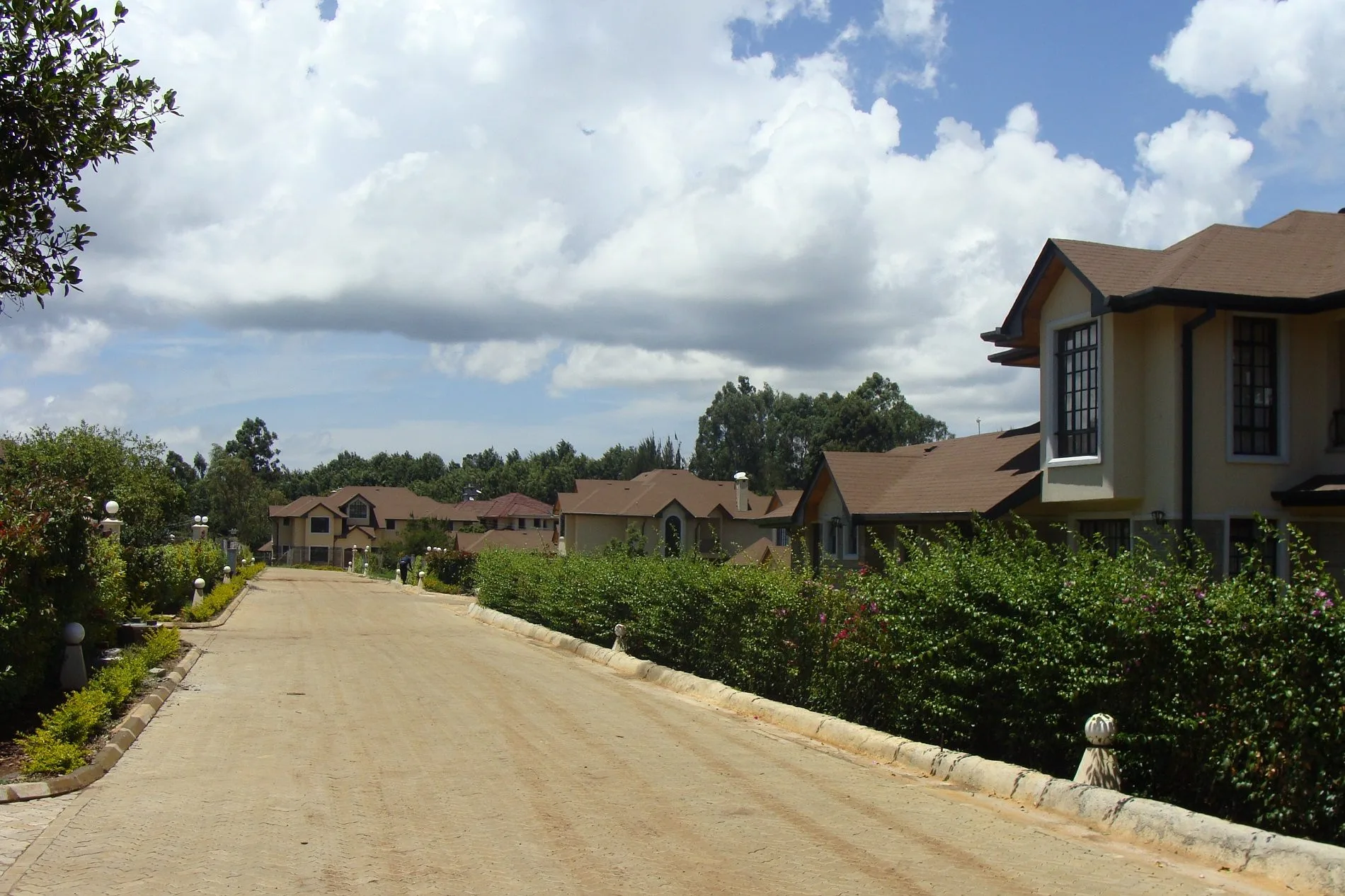 Eve Gardens Estate thumbnail 2