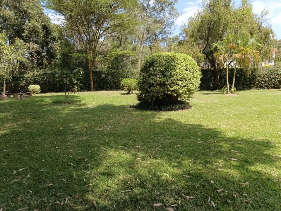 Hardy Manor thumbnail 2