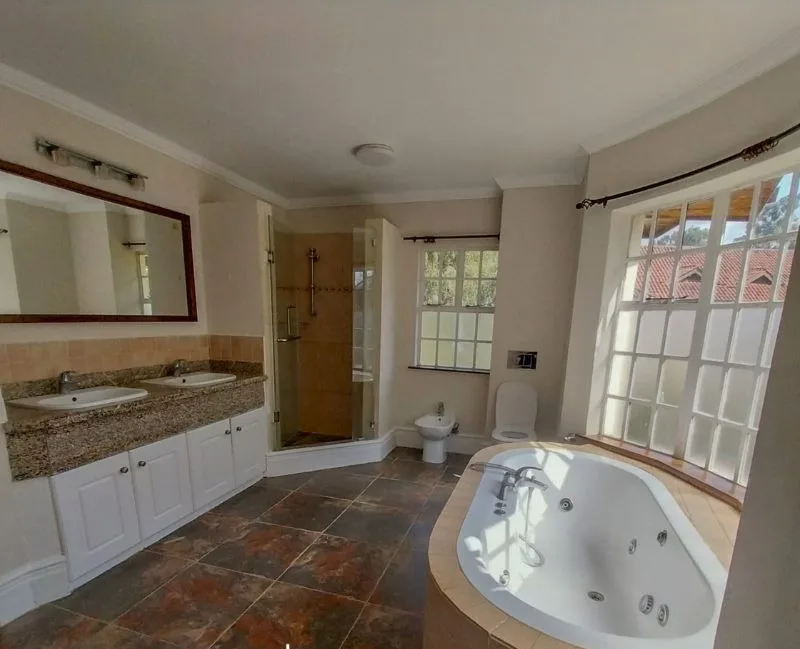 Hardy Manor thumbnail 5